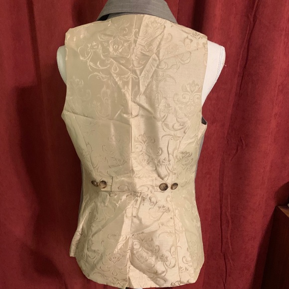 Vest - Picture 4 of 4